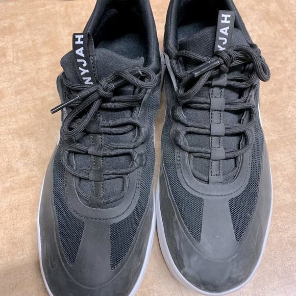 Mens size 7.5 (womens 9) black and white Nyjah Huston Nikes. - Picture 3 of 3